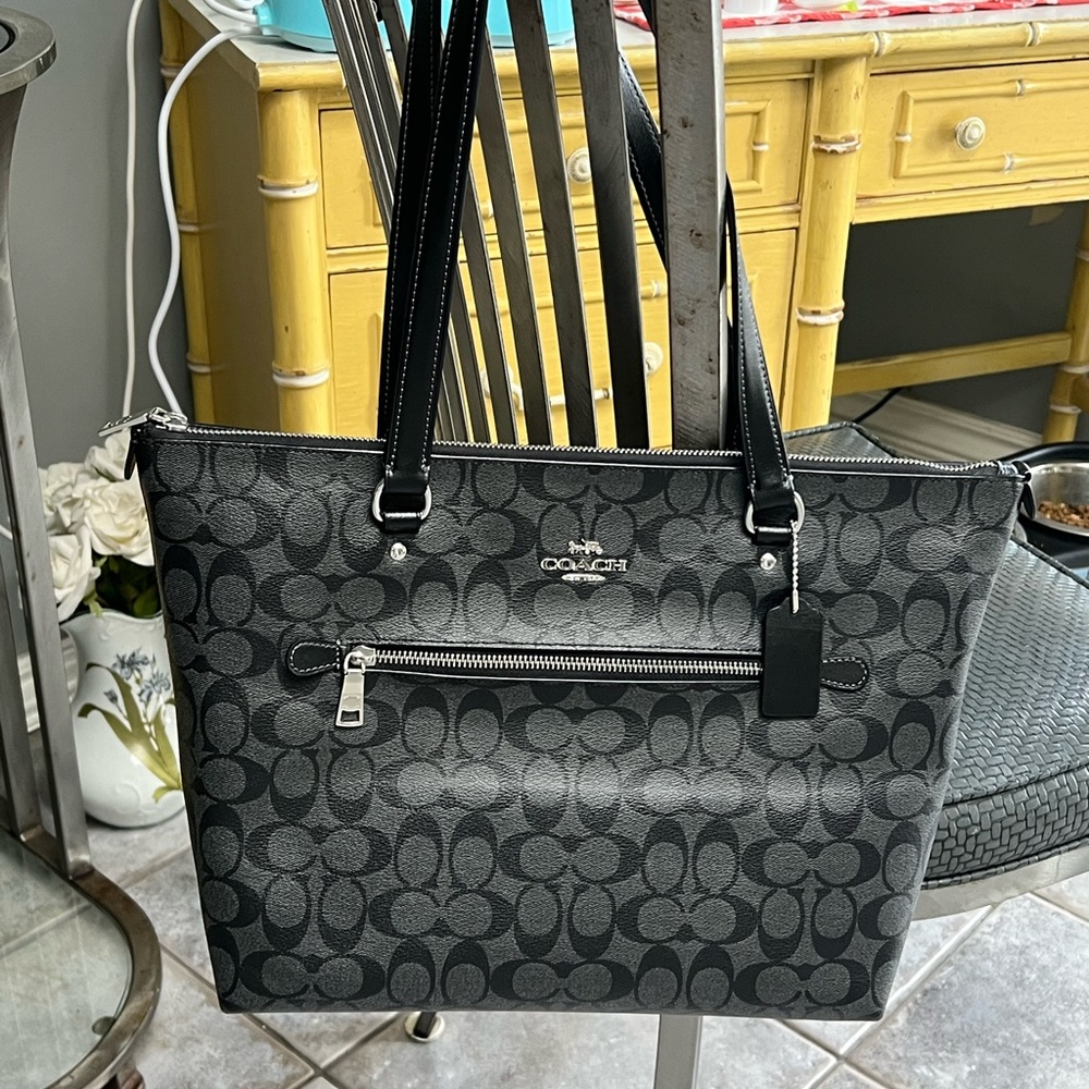Coach Signature Tote Bag Never Worn. Gray and Black